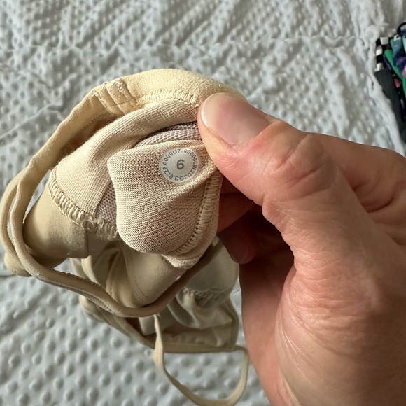 Lululemon sports bra - Picture 2 of 3